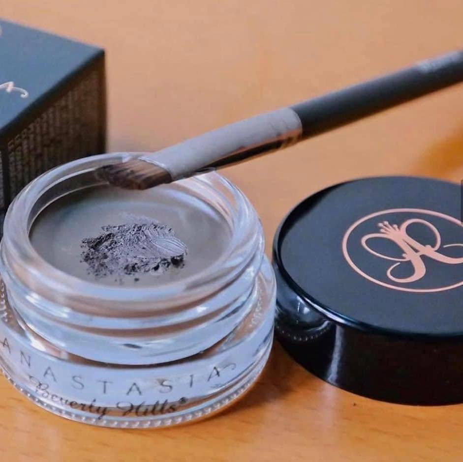 #Anastasia_Beverly_Hills
⚜⚜Anastasia beverly hills eyebrow gel pomade⚜⚜
جل الحواجب من أنستازيا بيفرلي هيلز ‎حائز على جائزة افضل جل حواجب ، لا يُسبب تلطخات ومقاوم للماء
هذا المنتج كريمي القوام متعدد المهام ينزلق على الجلد والشعر بسلاسة ويمنحك حواجب واضحة محددة. يعمل كبرايمر للحواجب وتُسبغ تركيبته الغنية بالأصباغ لونًا أثناء التحديد والتلوين. هذا المنتج سريع الجفاف مما يجعله مثاليًا للبشرة الدهنية وفي المناطق ذات المناخ الرطب
لتحديد وملء الحواجب بشكل مثالي، ضعي الجل باستخدام فرشاة حاجب ذات زاوية وشعيرات قصيرة حادة ، بعد وضع الكمية المطلوبة من اللون، امزجيها باستخدام فرشاة سبولي نظيفة
✅ متوفر منه👇 
🌸 Medium Brown 
🌸 soft brown
🌸choclate
الأصلي💯💯


**إذا كنت صاحب هذا الإعلان وتريد حذفه لأي سبب، رجاءا أرسل رسالة إلى الدعم الفني**