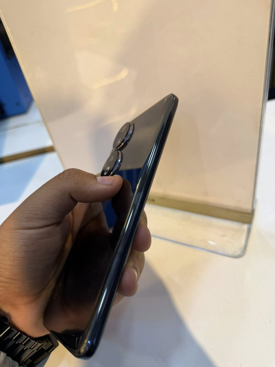 للبيع موبايل Honor 90 – ذاكرة 512GB

جهاز هونر 90 نظيف جداً واستعمال خفيف، مواصفات قوية:
 • الذاكرة: 512GB
 • الرام: 12GB
 • الشاشة: AMOLED حجم 6.7 إنج
 • سلاسة الشاشة 120Hz
 • الكاميرا الخلفية 200MP
 • الكاميرا الأمامية 50MP
 • البطارية 5000mAh
 • شحن سريع 66W
 • بصمة داخل الشاشة
 • يدعم 5G

الجهاز سريع جداً وممتاز للتصوير والألعاب
الحالة: نظيف جداً

💰 السعر: 425,000 دينار

📍 الموقع: الزعفرانية – شارع الكهرباء
📞 الرقم: ***********
