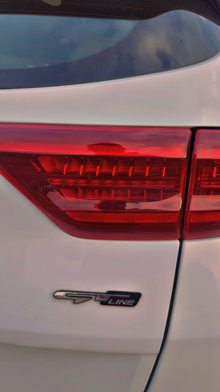 السلام عليكم     للبيع فقط   سبورتج جي تي لاين 2021 خليجيه ماشيه 76000 كم رقم بغداد بأسمي♥️مكينه 2000
السياره بيهه رصعه خفيفه بالباب الخلفي مميينه ابد.  مع تكحيلات بسيطه مواصفات الجي تي لاين معروفه ،، فول  الفول 
السعر 225$. 
للاستفسار ***********
