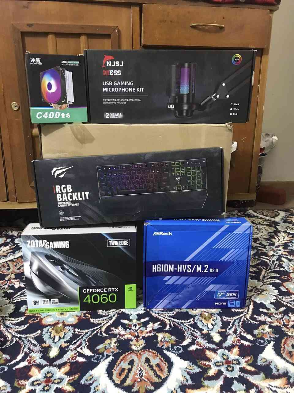 السلام عليكم تجميعة كاملة للبيع كاملة ع اخر حبة
اعتذر ابيع كامل مابيع قطع 
مواصفات الكيس 
MB Asrock H610M-HVS/M.2 r2.0
GPU zotac 4060 8GB TWIN edge
Cpu i5-12400F 12th gen
Ram T-FORCE RGB 16GB (8x2) 3200hz
Hard ssd Hikvision 1T
PS warrior AK 600w
شاشة Samsung LC24RG50
منحنية 
‏144hz
24 Curved
ملحقات 
Mouse logtech g502 ماوس
Keybord havit كيبورد 
Headset fifine سماعات
Microphone me6s مايك خارجي لمس كلشش حلو صوت نقي 
سماعات خارجية RGB 
ميز كيمنك RGB 
نشرة ضوئية خلية نحل تحكم عن طريق الموبايل
كرسي كيمنك 
يدة اكس بوكس وايرليس احترافية
UPS 3000v اونلاين 
تجميعة كلشش نضيفة وانطي بيهة ضمان 
العنوان صلاح الدين - تكريت 
***********
موجود توصيل 
السعر مليون ونص 
1.500

