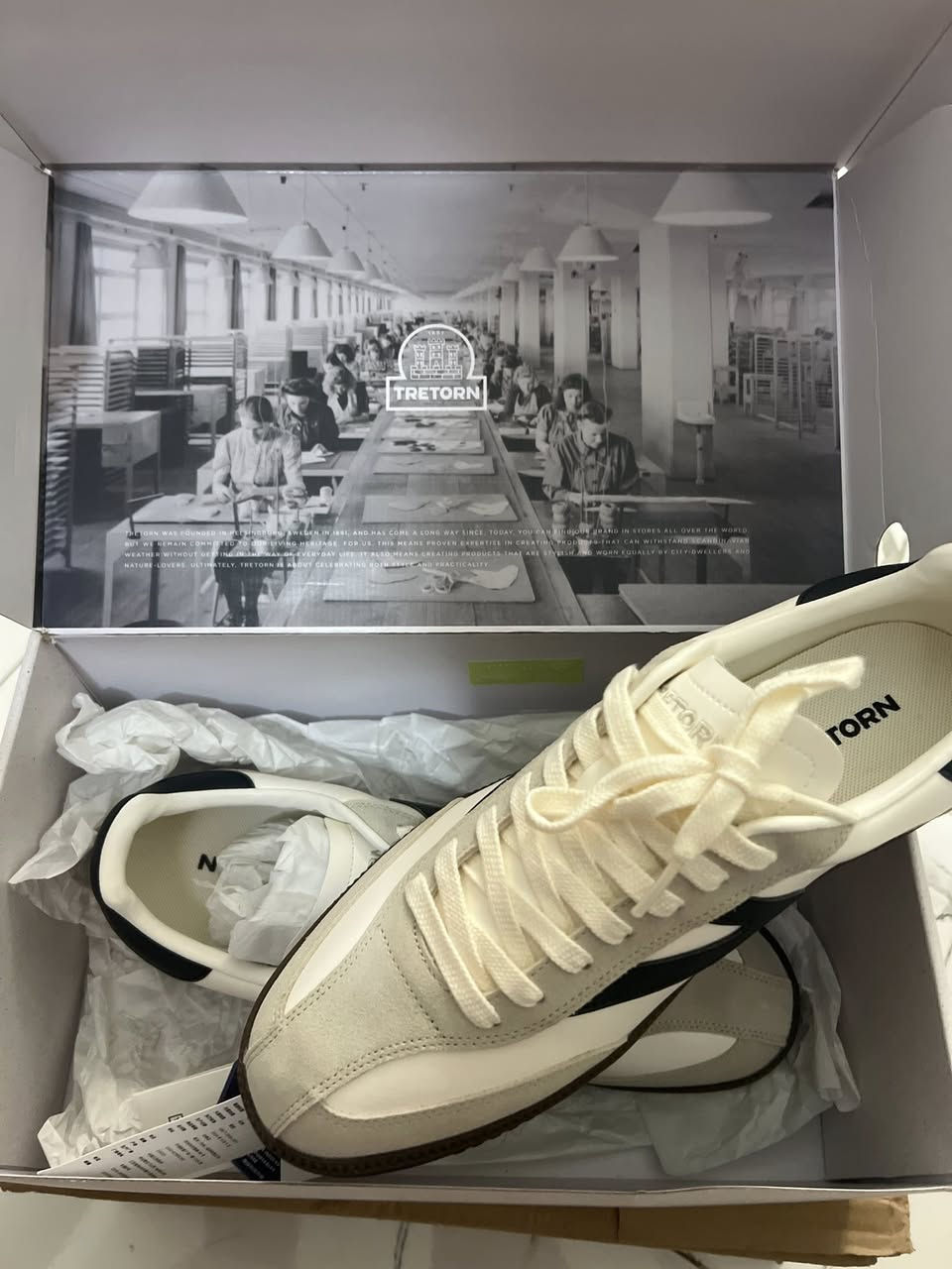 السلام عليكم حذاء منّ ماركة TRETORN
القياس 42.5 ماركة سويدية المنشأ 

الحذاء اصلي وجديد غير مستخدم مثل مشوفون سعره موجود 

سعره 65ادزه إلك هوا وتوصيل 

ليش هيج سعره لان اني اريد أبيعه باسرع وقت👍🏻


**إذا كنت صاحب هذا الإعلان وتريد حذفه لأي سبب، رجاءا أرسل رسالة إلى الدعم الفني**