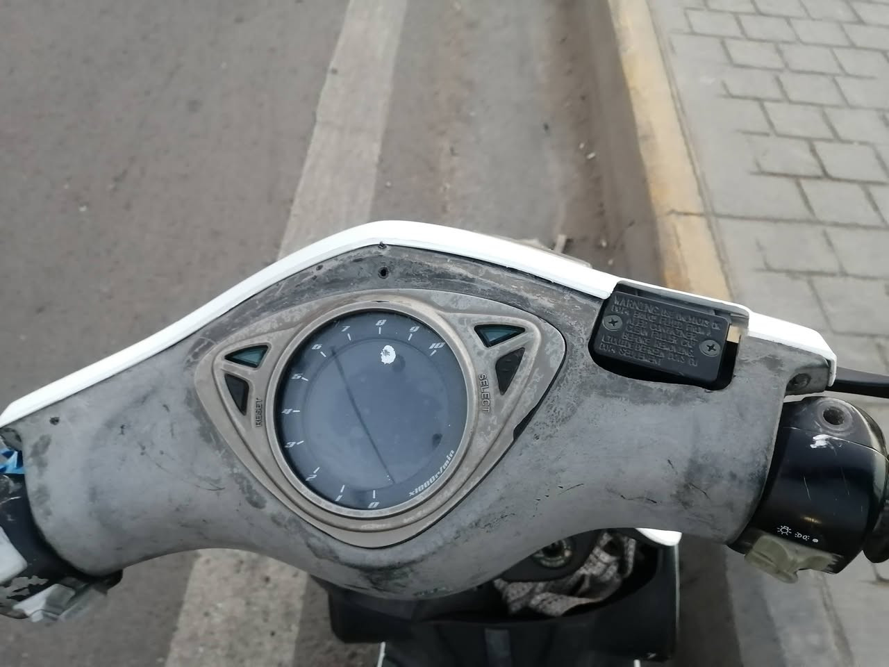 السلام عليكم شباب من رخصة الادمن المحترم دراجة ماكس مضلع حديث شاشه مديل ٢٠١٧ دراجة مكفولة سعر ٩٠٠ وبيها مجال او امراوس حسب القناعة كهربائيات كلها شغالة عنوان بغداد الكرخ رقمي بي واتس اب ***********
