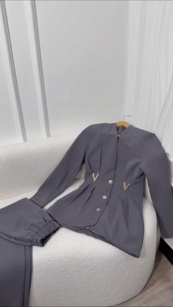 الاستفسار والحجز فقط واتساب+9647775744834
سوت انيق خامه دابل ايطالي  مبطن 
سعر 40
قياس 48/46/44/42/40/38/
الوان نيلي رصاصي جوزي


**إذا كنت صاحب هذا الإعلان وتريد حذفه لأي سبب، رجاءا أرسل رسالة إلى الدعم الفني**