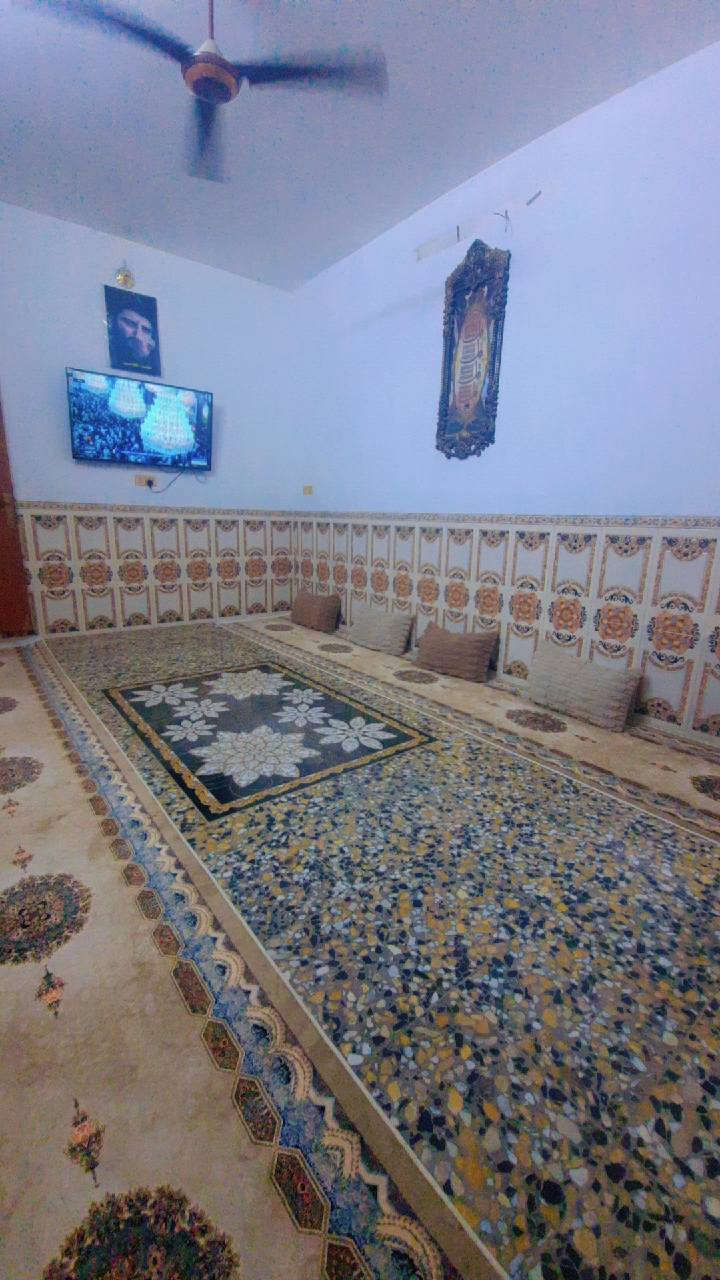 يالله السلام عليكم 
دار لبيع بيت١٠٠ متر وجهة ٥ ونزال ١٠ قرب اسواق ادم فرع دلالية السلطان
بيت بناء حديث بيت عالي عن الشارع نص متر  بيت دوانيه ٥×٤ 
وغرفه ٥×٤   بيت  ٣متر ٢٥ سانتم علات البيت   ستاير ٢ونص عاليات وملبوخات بيت كامل فول  معه البيت سبلت ٢طن ومغسله وكونتر وسنك كامل تركي  كامل وطباخ وكيزر وثلاجه مغسله خارجيه وماطور 
 رقم الهاتف ***********  خاص ما جوب تصل وتدال
