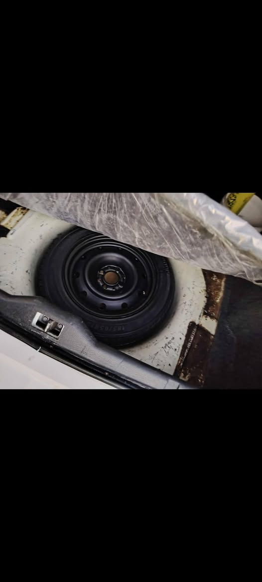 سلام عليكم سمند 2010سياره نضيفه وجاهزة ماناقصها كلشي محرك وكير وحداديه وتخم تاير تبريد ثلج🥶سنتر لوك كهربائيات شغاله مكفوله عده لبنيد مبدل رقم قادسيه تحويل كبل السياره مطلوبه غرامات 6ورقات ينزلن من سعرها شراي يتصل ***********
المكان النجف
