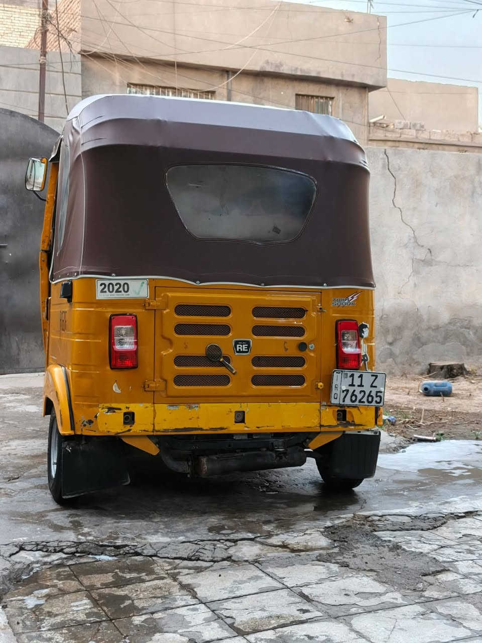 ***********/بغداد زعفرانيه. موديل 20/ بيها رصعات بل لغد /وظربه بتكمه صفح / سعر 5600
