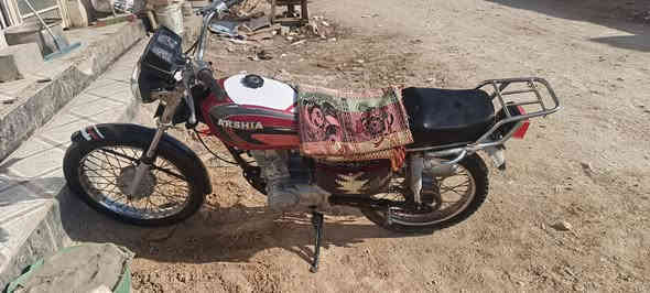 السلام عليكم 
دراجه 4كير  اوراق اصولي
دراجه مديل  16بس كلش نضيفه مكينه خرسه دراجه كلها بلادي كهربائيات شغاله لايت جمجمه  دبلات كله شغال 
سعر 290مجال بسيط حك جيه
مكان حله ابو غرق ***********وبي وتساب
