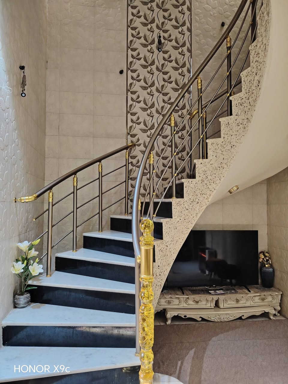 دار للبيع في البوبيات عمود 53 مساحه 82متر طابقين ونص مع الاثاث 150 مليون للاستفسار ***********
