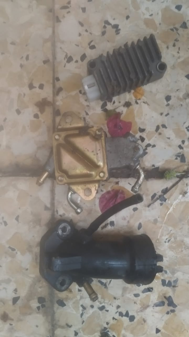 سلام عليكم غراض ثعلب بلاد جدد مكاني الكماليه 
رقمي ***********
فج وعنابر وصونده بلاد ب١٥ 
عقل بلاد شغال ب١٥
كتف شحن وفلكيون جدد ب١٠ 
زوج تايرات  نضاف ب١٢ 
وزج وياله ب١٢ نضاف 
قمجيات عله ٣ واحد 
شاصي بلاد ٢٥ 
ذيل ب١٠ 
سبعه وكفر عداد ب١٢
اشاير امامي جدد ب١٢ 
تنامي وطوافه ب١٣ شغال
سبايدر ب٧ 
سواده مال كاعيه ب١٠ بلاد 
جوين محرك ب٥
بطاله اسود والأصفر ب٨ها وصنداتهن
