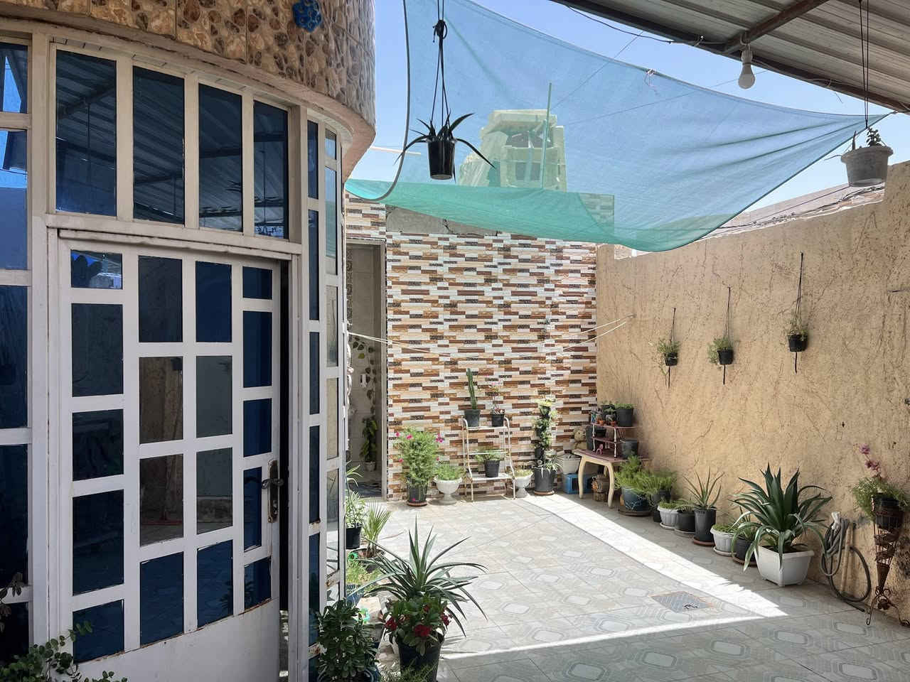 سلام عليكم ..
بيت طابو زراعي 200 متر ركن موقع قرب حي العسكري الشرقي نزله فليح سبتي بناء كامل طابوق بناء نضيف جداً سعرة 75 وبي مجال حك شراي لستفسار رقم  ***********
