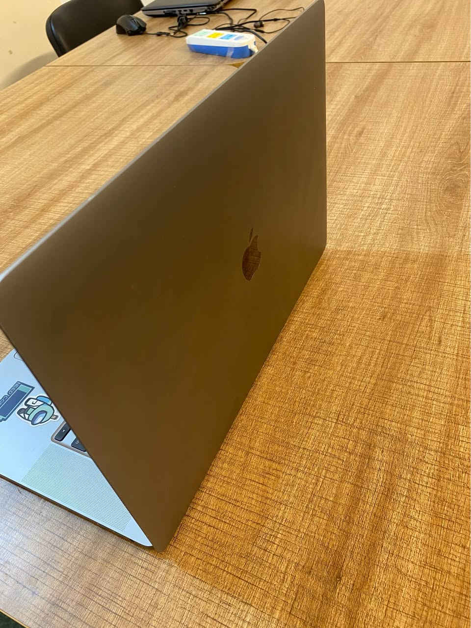 بسم الله السلام علیکم ورحمة الله وبرکاتە 

MacBook Pro 2019 16 inch 

لاپتۆپێکی تا بڵێی بەهێز و ناوازەیە
بۆکاری مۆنتاژ و پڕۆگرامینگ بێ حەلە
بەرزترین مواصفات لەمۆدێلی خۆی کە کارت شاشەی 8gb لەسەرە ،لەگەڵ ڕامی 32gb ،وە زاکیرەی SSD 1TB 
شاشەی 2k ،هەبوونی 
Touch Bar + Touch ID و دەیان تایبەتمەندی زیاتر و زیاتر 
بۆ داواکردن ئەتوانن نامە بنێرن یان پەیوەندیم پێوە بکەن >>ژمارەی واتسئاپ : 

***********

MacBook Pro 2019 16 inch 
المواصفات:-
-حجم الشاشة: 16 بوصة 
-المعالج: Intel Core i9
-الذاكرة العشوائية: 32GB RAM
-معالج الرسومات : 8GB
-سعة التخزين: 1000GB SSD
-عدد دورات البطارية : 250 دورة 
-الحالة: ممتاز كالجديد 
-بلإضافة الى نظام ويندوز مع إمكانية التحويل بين ويندوز وماك

الجهاز مثالي:
للدراسة | الأعمال |  البرامج الهندسية القوية | المونتاج 

السعر:790$

التوصيل: مجاني إلى جميع المحافظات، مع إمكانية فحص الجهاز عند الاستلام قبل الدفع.

للطلب أو الاستفسار:-
إرسال رسالة أو الاتصال على :
‎              *********** / واتساب أربيل, العراق
