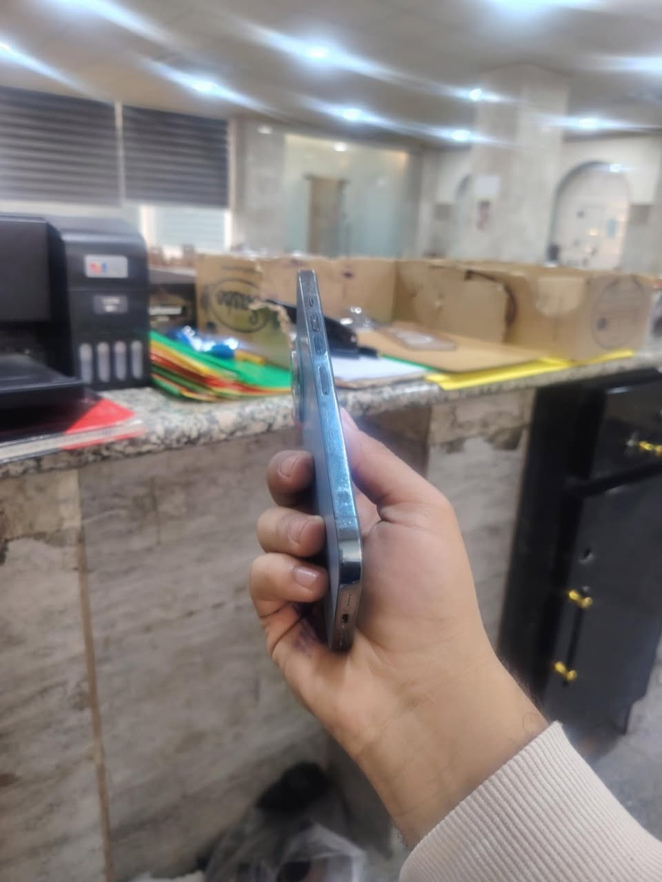 سلام عليكم ايفون ١٣ برو ماكس ذاكره ١٢٨ دبل سيم نموذج m مبدل فقط بطاريه للبيع او مراوس سعره ٥٥٠ ***********
