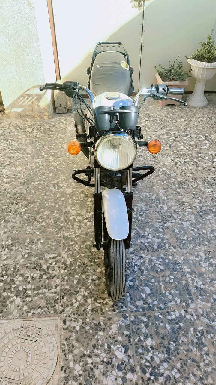 سلام عليكم دراجة بوكسر للبيع محرك هندي بجاج
موديل 2021 (كلك) كهربائيات كلها شغاله سلف هورن لايت اشاير 
للأستفسار *********** مكان كربلاء حي العباس
