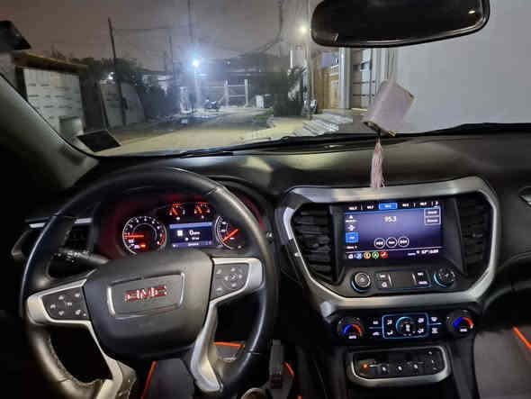 السلام عليكم من رخصة الادمن
اكاديا 2023 / فئة SLT 

الضرر باب جنطه فقط مبدل ومصبوغ

المسافة المقطوعه 24 الف مايل

كشنات جلد فول كهرباء تدفئه تبريد

حجم الويل 20 الاطارات هانكوك

رادار امامي /حساسات اماميه

كامره خلفيه مع حساسات / كشن هزاز تحذير

كشنات منفصله

المحرك( 6 )سلندر

(( *********** )) ميسان / العماره
