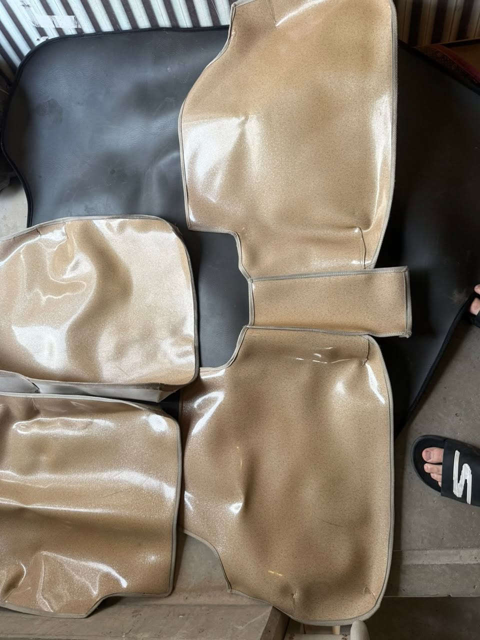 للبيع سفاري هيه وفرشه مال صندوق ***********
