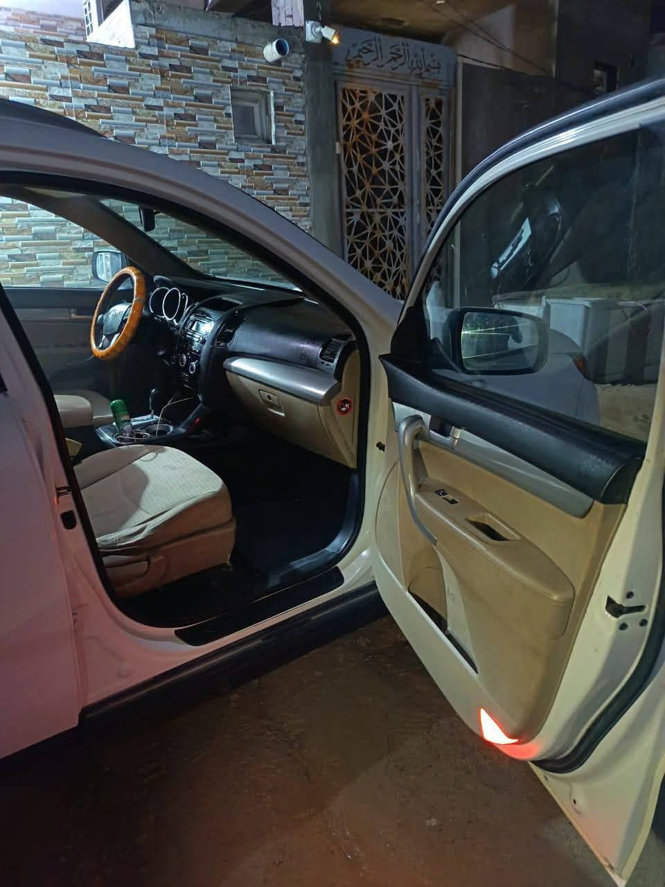 سلام عليكم سورنتو للبيع مديل2011خليجي سياره مكفوله عده شي قليل سياره  تبريد 3 قطع 7 راكب مكينة 2400سياره جديده  مكان سياره النجف رقم موبايل (***********)
