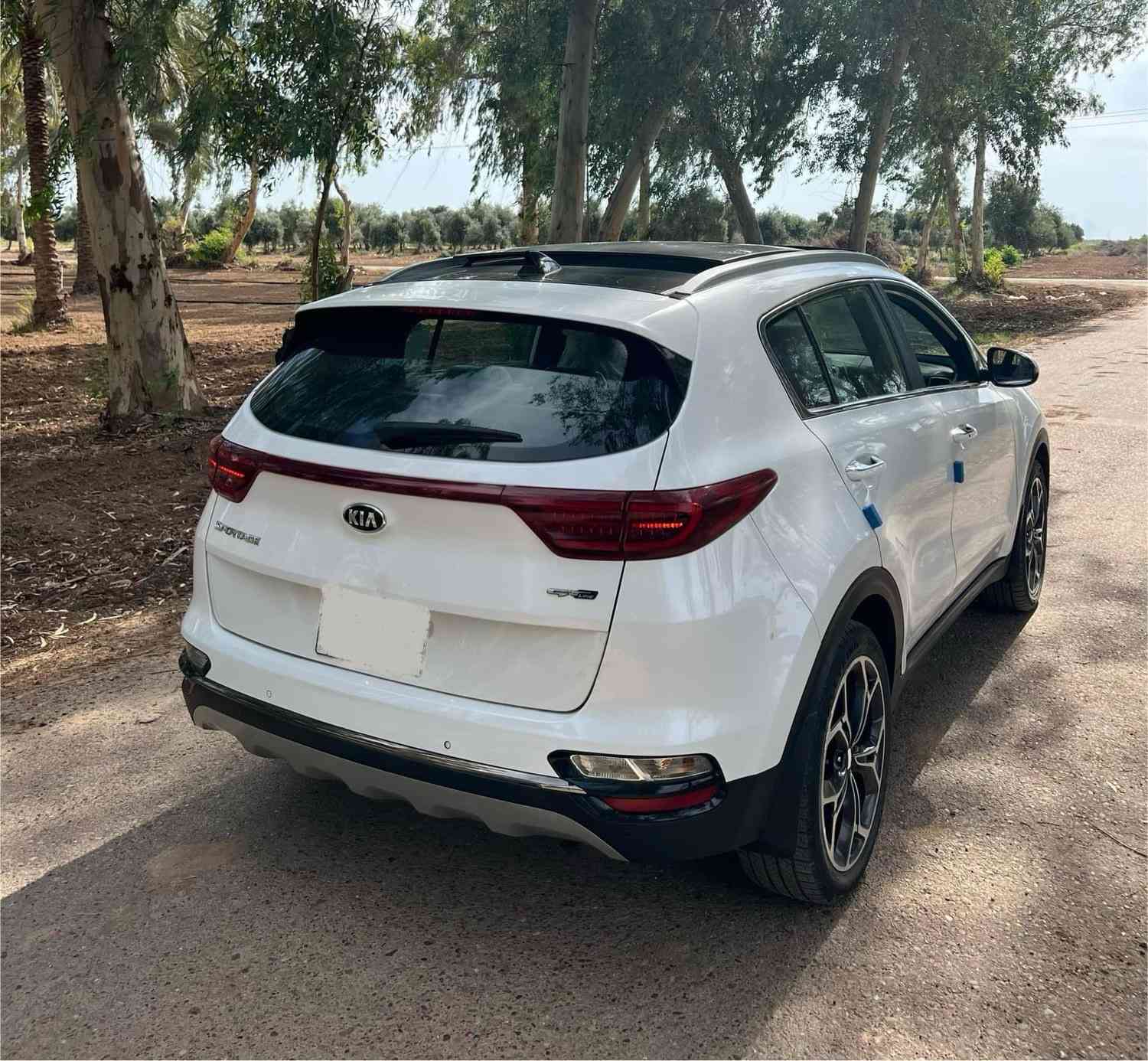 السلام عليكم اخواني الاعزاء
سبورتج خليجي الدولية 2020 جيتي لاين   
مواصفات فول 1/1  بيها بارد بالبجنطه والدعامية الخلفية صبغ اثر طخه بسيطة   
ماشيه 54 الف كيلو 
السعر ( 21300)  يعني دفترين و 13 ورقة 
مكان السياره بغداد السيدية  
للاتصال رقم صاحب السيارة ***********
مكلف بالنشر
