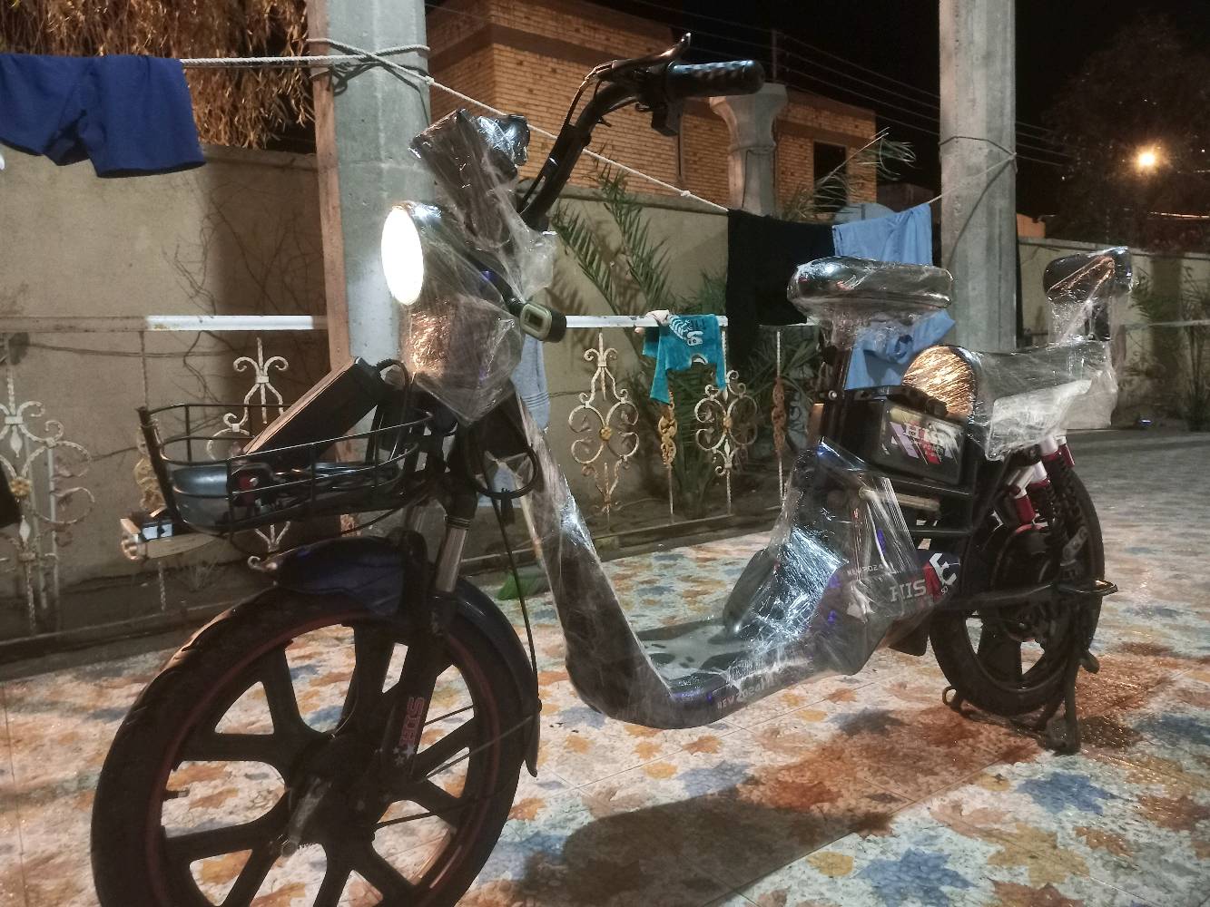 دراجة شحن موديل 2024  
عالية بطاريات 4 ما بيهم شي شرط الفحص أبدل 2 جديدات بالباكيت 
كلشي شغال بيها 
كلوبين امامي 
هورن 
للبيع مستعمل 
مكاني ابي الخصيب