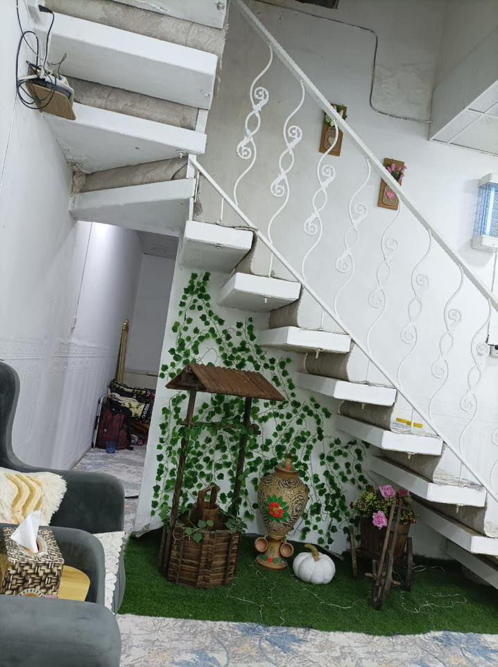 السلام عليكم دار للبيع شارع المطار القديم قرب مدرسة الجنائن الاهليه سند 25 مرقم مساحته 100 متر عريضه سعره 27 بي مجال للشراي للاستفسار ***********
