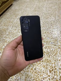 هونر ٩٠ لايت • ٢٥٦/٨ رام • شاشة فيها فطر بسيط