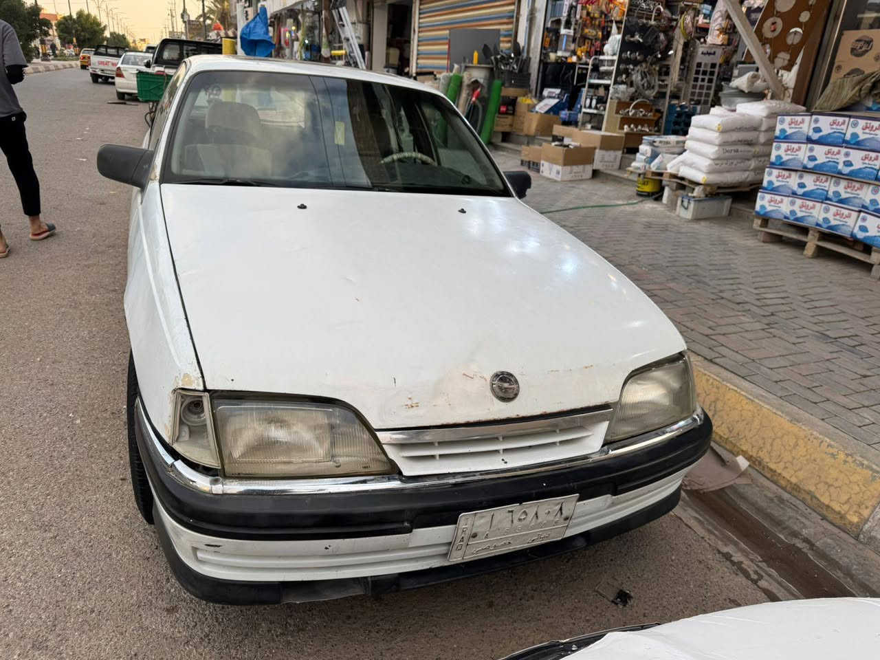 لللبيع اوبل اوميكا رقم ديالئ باسمي السنوية ٢٧  السيارة كير مكينة بشرط السيارة احلة من الصور بيه اخياسات بسيطة موضحة بالصور مكاني ديالئ بعقوبة رقم تليفون *********** السعر ٢٨
