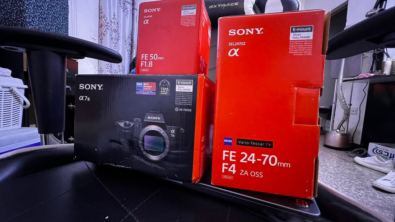 للبيع Sony A7 III مع عدستين

📸 المحتويات:
 • Sony A7 III
 • Sony FE 24-70mm F4 ZA OSS (Zeiss)
 • Sony FE 50mm F1.8
 • بطارية أصلية
 • الكارتونات الأصلية موجودة

الحالة:
 • استخدام شخصي.
 • عدد الشترات: 45,000.
سكرين للشترات موجود 
ملاحظة:
يوجد مشكلة في منفذ كارت الذاكرة الثاني (SD Card Slot 2)، أما المنفذ الأول فيعمل بشكل طبيعي 100%، والكاميرا تعمل والتصوير طبيعي باستخدام المنفذ الأول.

💰 السعر: 2,250,000 دينار عراقي وبيها مجال قليل 
للاستفسار ***********

