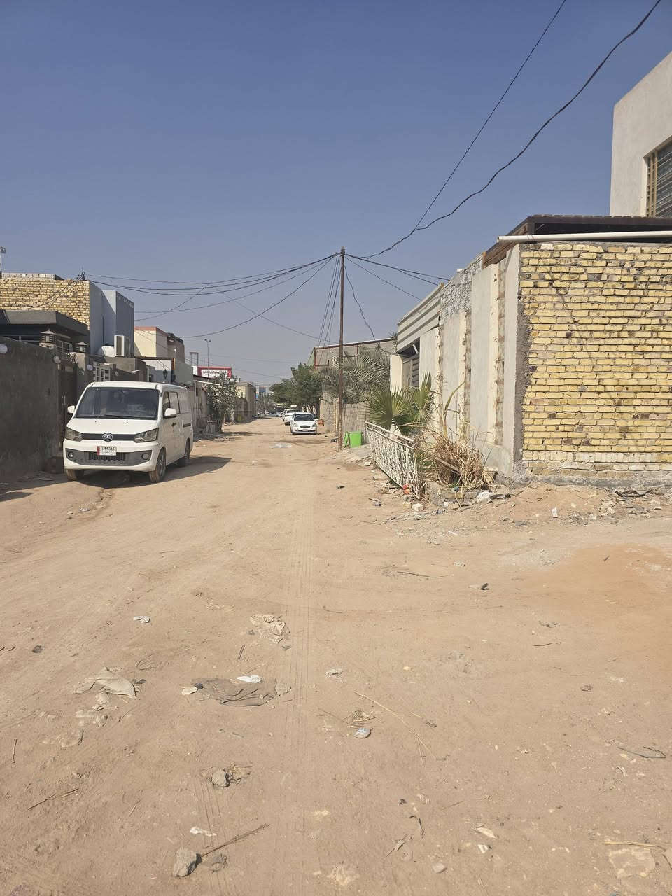 عرصه ٢٠٠ م قرب باب الخروج اول فرع ٨٠ م عن الشارع العام كاع سيد رحمان السعر ٤٠ مليون
***********
