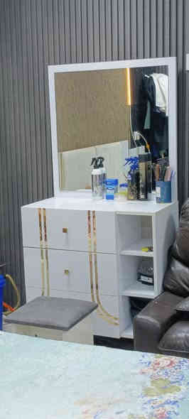 غرفة نوم تركيه 
الكنتور 6 قطع 
نضيفة 100/100
رايدها ب550وبيها مجال 
مكاني شارع فلسطين 
تريد تتفضل خاص تريد تتصل ***********
