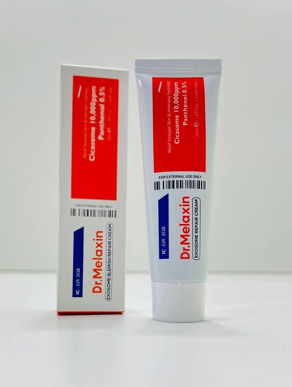 #followme #follow #followforfollow #followback #followers #follow4follow #إذا بشرتچ متعبة، محمرة، أو بيها آثار حبوب وما تلتئم بسرعة… هذا الكريم معمول إلها 👌
💥 Dr.Melaxin Exosome Blemish Repair Cream
كريم ترميم وتهدئة بتركيبة متطورة يدعم تجدد البشرة ويقوي الحاجز الواقي.
🔬 يحتوي على:
✔️ Cicasome 10,000 ppm – يساعد على تهدئة البشرة وتقليل الاحمرار
✔️ Panthenol 0.5% – يرطب بعمق ويعزز إصلاح الجلد
✨ الفوائد:
✔️ يخفف آثار الحبوب والتهيج
✔️ يرطب البشرة بعمق بدون ما يثقلها
✔️ يقوي حاجز البشرة ويقلل الحساسية
✔️ مناسب للبشرة الحساسة والمتضررة
💧 قوامه خفيف سريع الامتصاص
🧴 الحجم 50 مل
🔹 للاستعمال الخارجي فقط
💡 طريقة الاستخدام:
يوضع على بشرة نظيفة صباحاً ومساءً، خاصة على المناطق المتضررة أو بعد التقشير/العلاجات.
النتيجة؟
بشرة أهدأ… أنعم… وأقوى من قبل 💙

قطعة / 16
توصيل بغداد 4 محافظات 6


**إذا كنت صاحب هذا الإعلان وتريد حذفه لأي سبب، رجاءا أرسل رسالة إلى الدعم الفني**