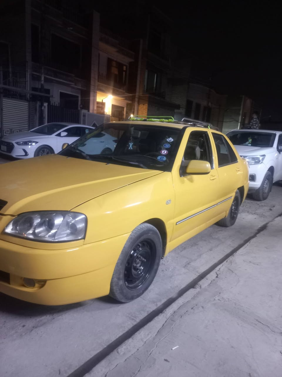 السلام عليكم
شيري ٢٠١١ بأسمي 
مصفره هيئة وغرامات هزة جديدة 
تخم لتاير جديد دوشمة جديدة شاشة تبريد شغال لا ضربة ولا صبغ عدا الدعاميات وبيها تبخير قليل 
بغداد حي العامل
السعر ٣٣ وبيها مجال قليل
الرقم ***********
