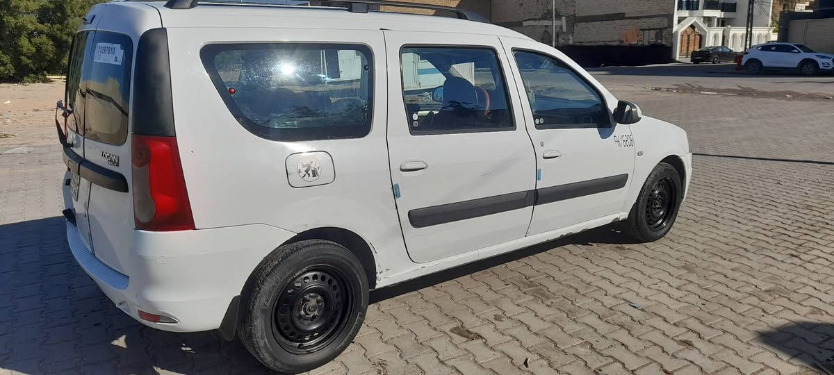 سلام عليكم  رينو موديل 2013 سياره نضيفه  تفاصيل  تصل عله هاذه رقم وبي واتساب *********** مكاني نجف
