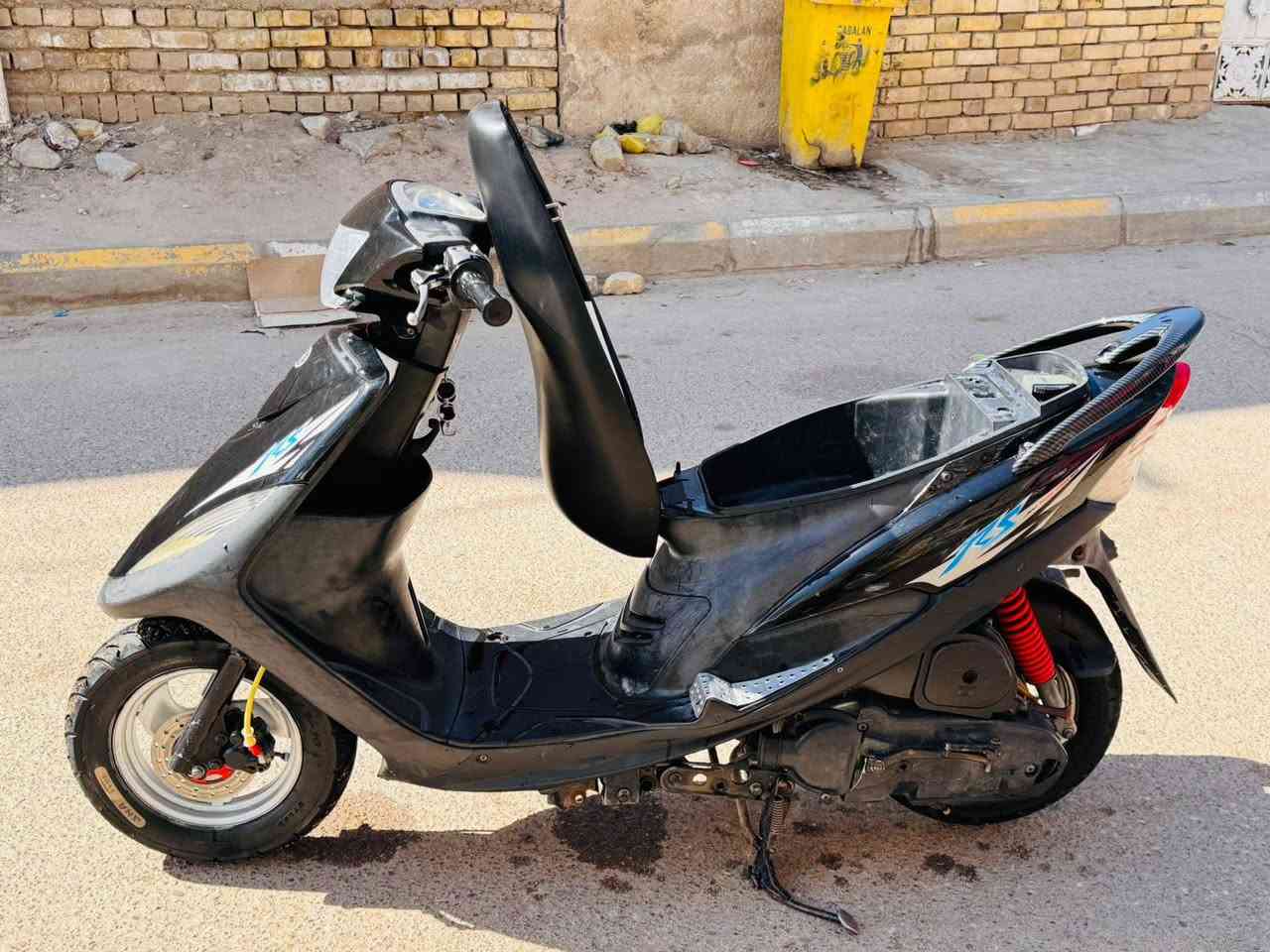 السلام عليكم دراجه ماكس عدله البيع دراجه  كامله مكمله مابيه اي نقص ختم واحد ماعده كفرات تجاري  لايت عالي ناصي رباعي اشاير بك لايت كله شغال  مفتوحه ولفات فقط(شرط الفحص) مكينه انعم من البلاد المكان ناصريه مركز السعر 650 وبيه مجال للطيبين تواصل خاص او ***********
