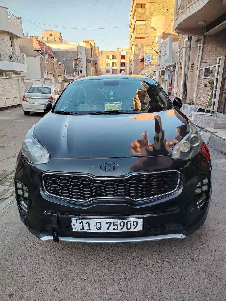 🚗 كيا سبورتج 2019 - مواصفات EX () 🚗$155
العشاق الفخامة واللون الملكي، سيارة متكاملة المواصفات (وارد أمريكي) وبحالة ممتازة جداً.

📌 التفاصيل الأساسية:

• الموديل: 2019.

• الفئة: EX (معروفة بمواصفاتها العالية).

• اللون الخارجي: أسود ملكي مميز.

⭐ المواصفات والتكنولوجيا:

• نظام التشغيل: بصمة تشغيل + يدات بصمة (نيكل).

• الشاشات: شاشة كبيرة تدعم Apple CarPlay + شاشة خاصة بالأعطال.

• أنظمة القيادة: كير 3 وضعيات (Sport / Normal / Eco)، مثبت سرعة، مانع انزلاق، ونظام نزول المنحدرات.

• التحكم: تحكم ستيرن كامل جهتين.

🛋️ الراحة والرفاهية:

• المقاعد: جلد بلادي، كشن السائق كهرباء، مع خاصية (تدفئة كشنات + تدفئة ستيرن).

• التبريد: قطعتين (تبريد ثلج ما شاء الله).

• الإضافات: مري شفط مع إشارات ترحيب، إشارات بالمري، ولايتات زنون.

• الويل: ويل كب حجم 19 بلادي

📍 الموقع والتواصل:

• العنوان بغداد

• للاستفسار ***********
