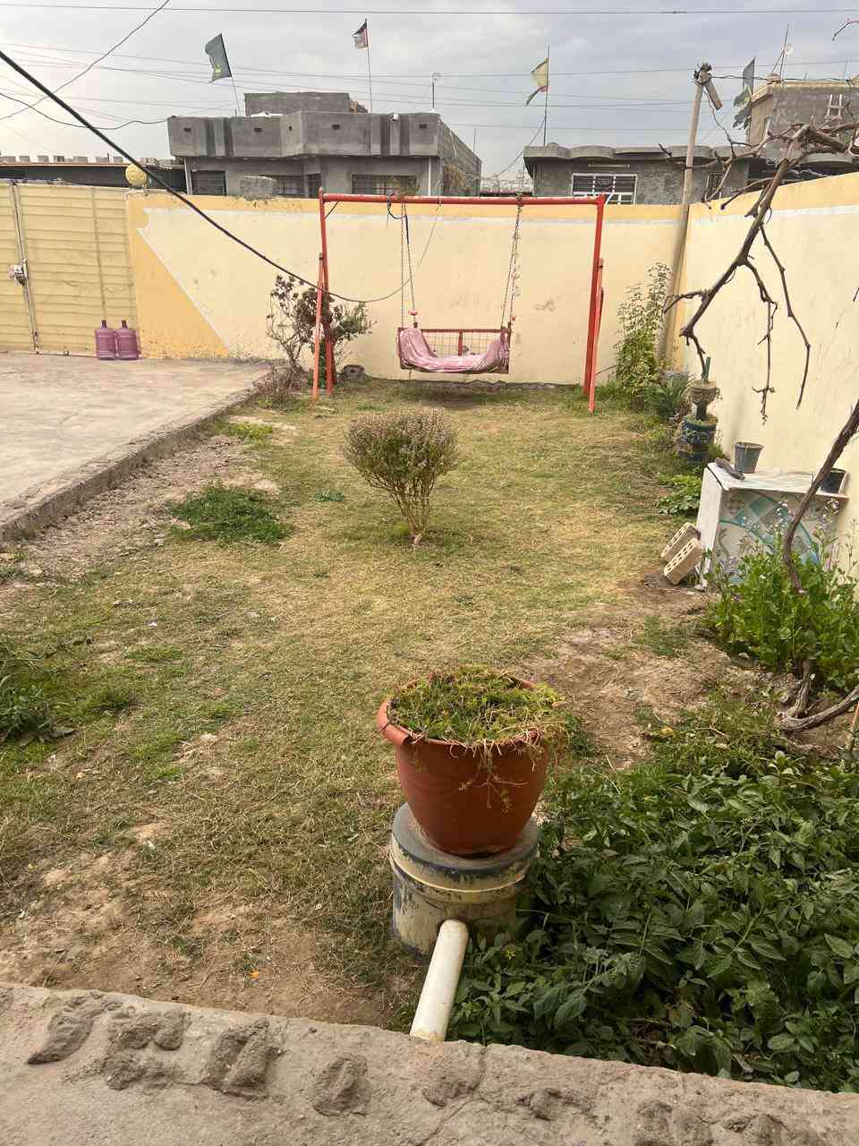 سلام عليكم بيت البيع بحي الشرطه
بشارع الثاني البيت مسحاته 350 م ركن  
الاستفسار *********** /. ***********
