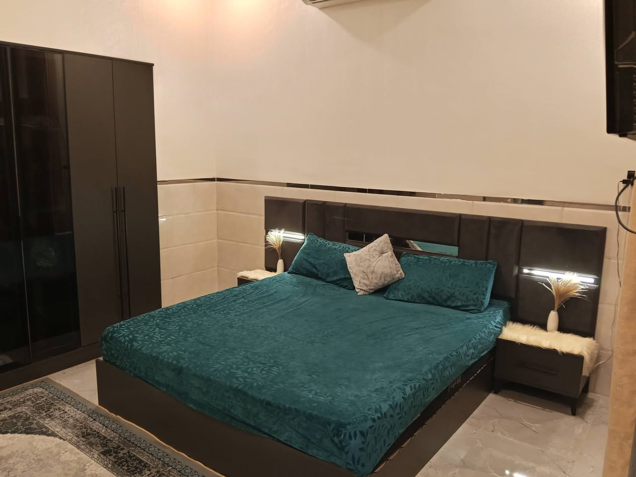 سلام عليكم بيت 75 متر زراعي سند 25 بضهر الغربي يم محطة الغسل القديمة طابق واحد كامل فول بناء حديث غرفة واستقبال ومطبخ مفتوح وصحيات الاتصال الستفسار ع رقم *********** وتساب موجود
