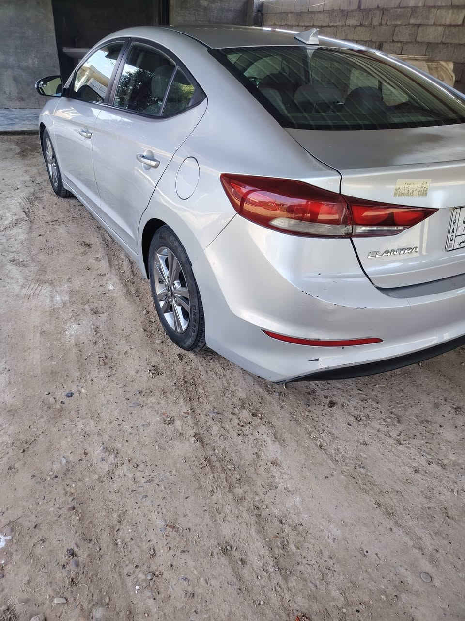 السلام عليكم من رخصت مدير الكروب
لانترا 2017 وارد امريكي  
كير محرك تبريد كفاله 
حادثهه جاملغ امامي جاملغ خلفي وربع الباب صبغ
بدون دواخل السياره ليبل واحد
وبيهه سونار اليوم أخذته
السعر ١١٨ وبيهه مجال بصيط
العنوان  بغداد
***********
***********
