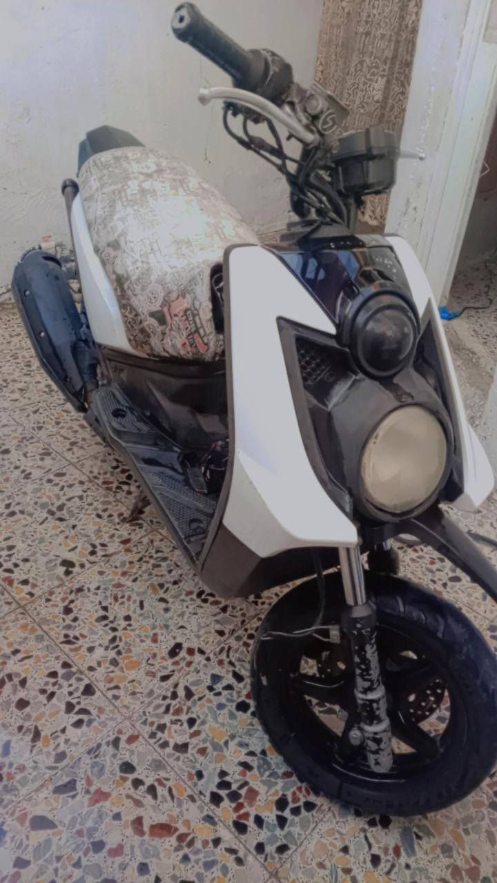 سلام عليكم دراجه لبيع يردله بس ادامه مال كلجات نضيفه دراجه نضيفه عنوان مدينة الصدر  سعر 550 وبيه مجال مصيط  متواجت وتساب فقط ***********
