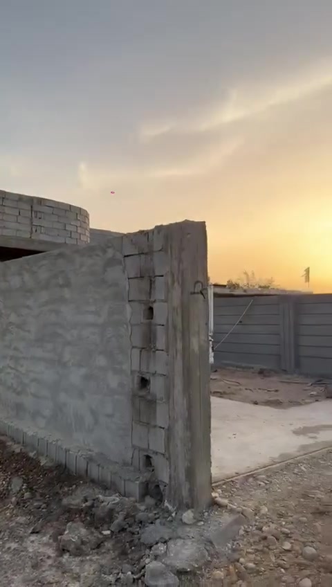 بيت خلف مطعم دجله مساحتها 300متر للبيع الاتصال بالرقم ***********
