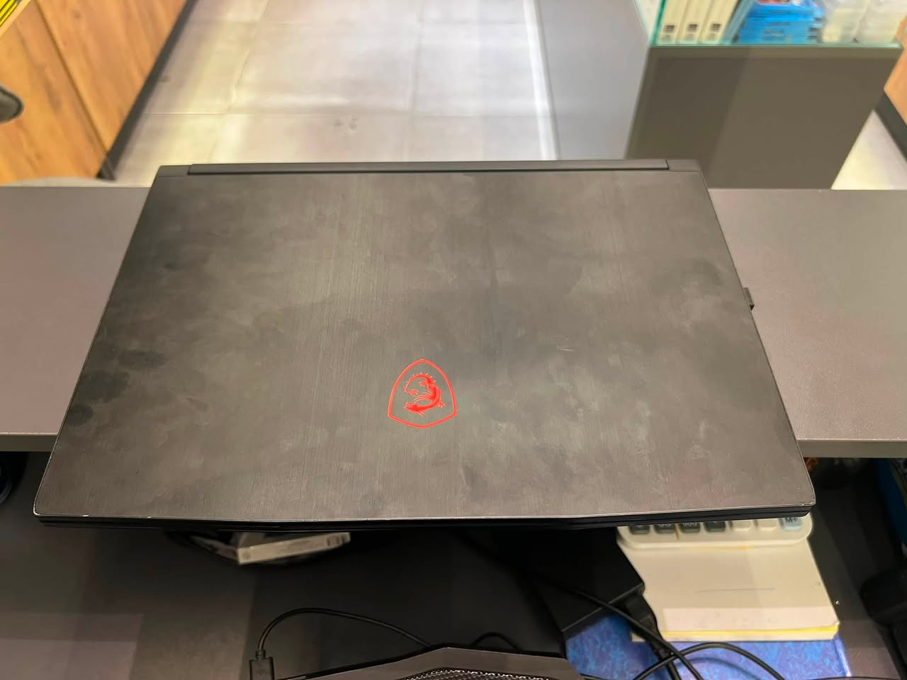 السلام عليكم 
لابتوب Gaming للبيع
Msi gf63 8rd
حجم الشاشة : 15.6
النظام : windows 11 pro اصلي
المعالج: intel core i7 7850H 2.2 Ghz
كرت الشاشة: NVIDIA Geforce gtx 1050 ti ( 4gb ) vram
الرام: 16gb ddr4 2666mt/s سامسونج
الهارد : نوعين الاول ssd 256 kingston
الثاني hdd 1tb
ملاحظة اللابتوب بدلتلهة معجون حراري جديد قبل يومين
يعني كبل تاخذهة تمزل العاب وتلعب واللابتوب مابي اي خلل✅
جربت عليهة the last of us part2
وبتل فيلد 
مع اللابتوب مبرد + الشاحن + جنطة
متواجد كرخ ورصافة
للاستفسار خاص او على الرقم + واتساب
***********
السعر 550 الف وبيهة مجال بسيط للشراي
