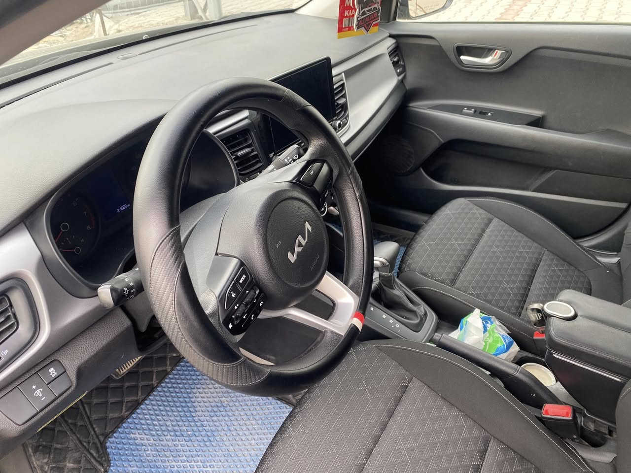 السلام عليكم
كيا ريو موديل 2023 
وارد امريكي حادثها بابتين بدون دواخل 
مكينه ١٦٠٠ دوش ماشيه ٢٠ الف 
مكانها بغداد السيديه 
سعر 125$
رقم الاتصال 
***********
