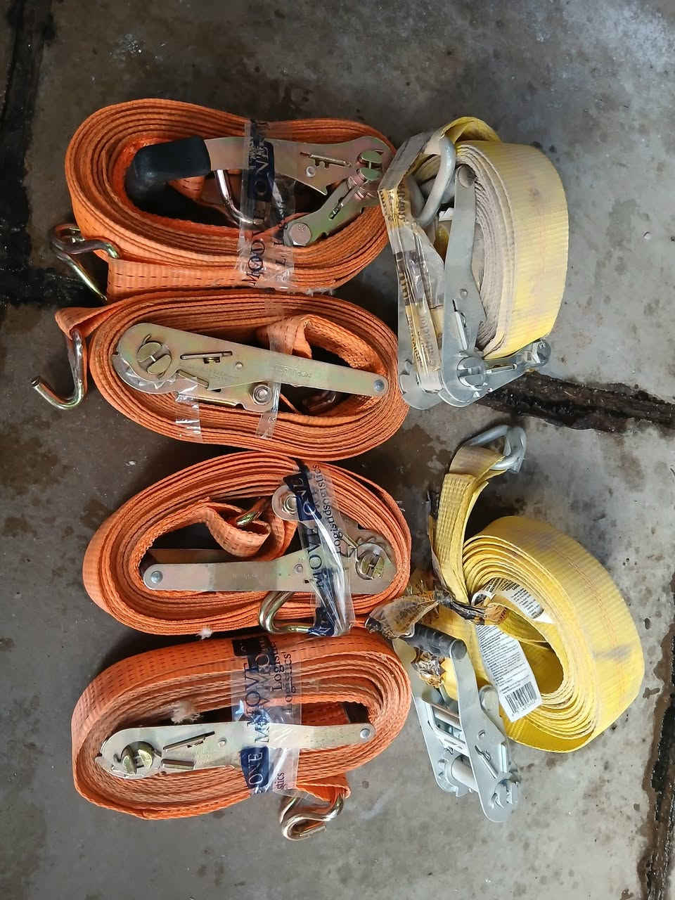 سلام عليكم خوان سفايف للبيع جدد اصليات متوفر توصيل مكانهن بغداد ***********
