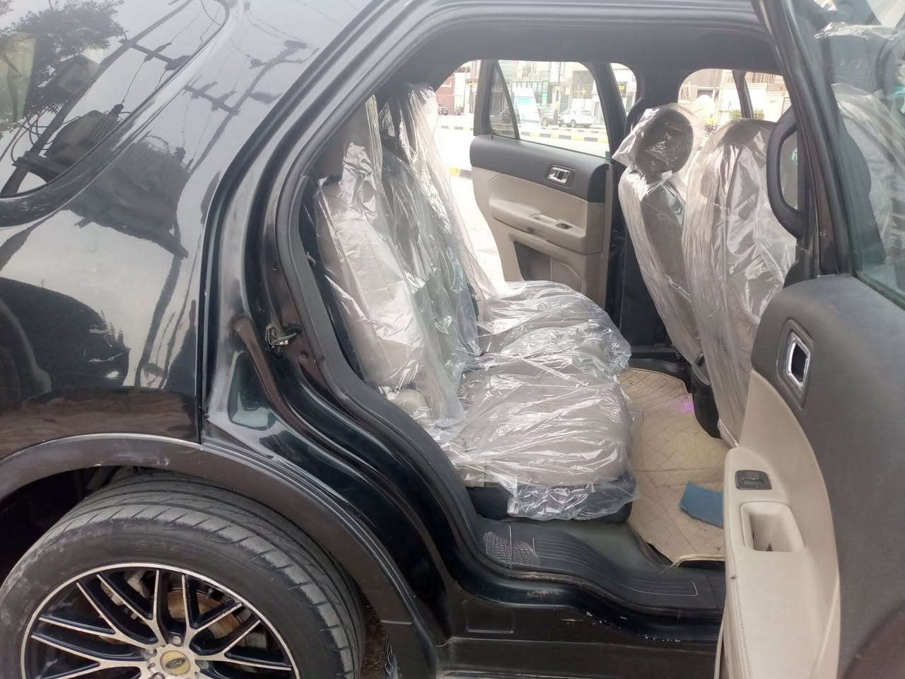 السلام عليكم فورد اكس بلور للبيع وارد امريكي موديل 13 بيه قطعة واحدة باب عكس السايق تبديل فقط ول باقي صبغ ملون ويا الباب محرك جديد وتخم تاير حداديه جديده تبريد ثلاث قطع حساسات خلفيه منظومه زنون كشنات كهربائي حلوه جازه رقم ذي قار بسمي انكليزي تحويل ثاني يوم مشروع وطني اي محافظه السعر 140 عنوان السياره النجف الاشرف الاتصال على هذا الرقم ***********
