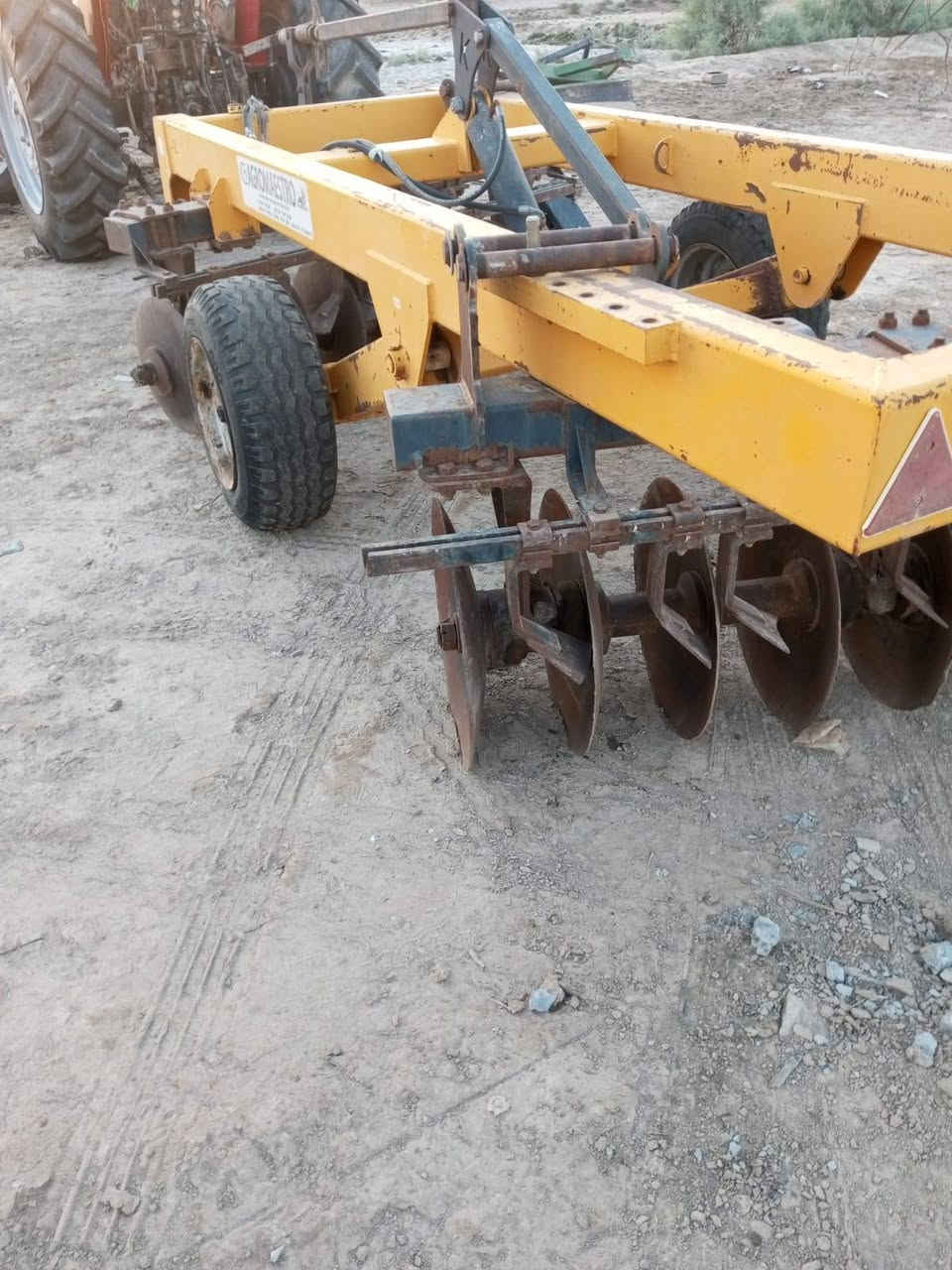 سلام عليكم اخوان دسك تركي لل بيع حجم 18 سعر 4 وربع مكان ناصريه سيد دخيل  رقم الهاتف  (***********)
