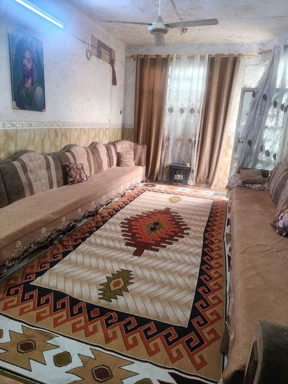 #السلام عليكم بيت للبيع موقع البيت بحي السلام الاولى خلف جامع الامام علي#مساحه البيت 180 طابقين#البيت بي اربع غرف نوم#4 x 4 وصالتين 7 x 7 واستقبال ومطبخ# للاستفسار على هذا الرقم(‏‪***********‬‏) السعر  خاص
