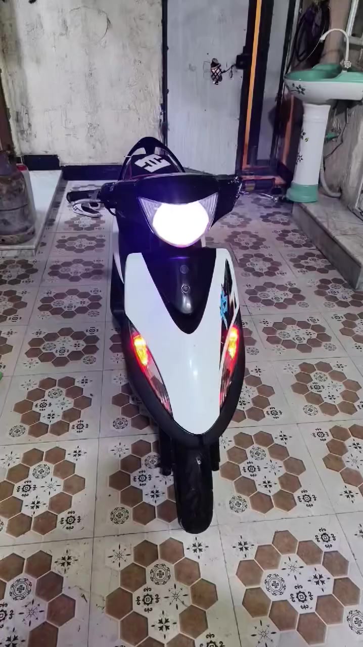 السلام عليكم ماكس عدله رقم واحد كلشي شغال بيهه اي نقص مابيهه اخوان ملاحضه الدراجه مفتوحه لا تراسل وتكلي مفتوحه لو لا انه ابيعك شرط النضافه اوكشي شغال بيهه عنون ناصريه مركز سعر 550 ***********
