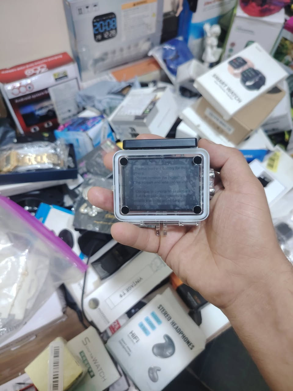كاميرا أكشن (Action Camera) 4K جديدة بكرتونتها - بسعر لقطة! 📸
الوصف:
للبيع كاميرا أكشن (Action Camera) تصوير احترافي بدقة 4K، الجهاز جديد تماماً لم يُستخدم نهائياً (جديد بكرتونته).
​المميزات:
✅ دقة تصوير ممتازة 4K.
✅ تأتي مع الحافظة (Housing) ضد الماء، مثالية للسباحة والرحلات والمغامرات.
✅ كامل ملحقاتها الأصلية متوفرة داخل العلبة.
✅ هدية مع الكاميرا: ذاكرة تخزين (Memory Card) بحجم 32GB جديدة.
​السعر:
💵 30,000 دينار عراقي فقط (سعر نهائي ومناسب جداً).
​التوصيل:
🚚 يوجد توصيل لكافة محافظات العراق.
​للتواصل والاستفسار:
📞 يرجى مراسلتي على الخاص أو الاتصال على الرقم: [***********]
