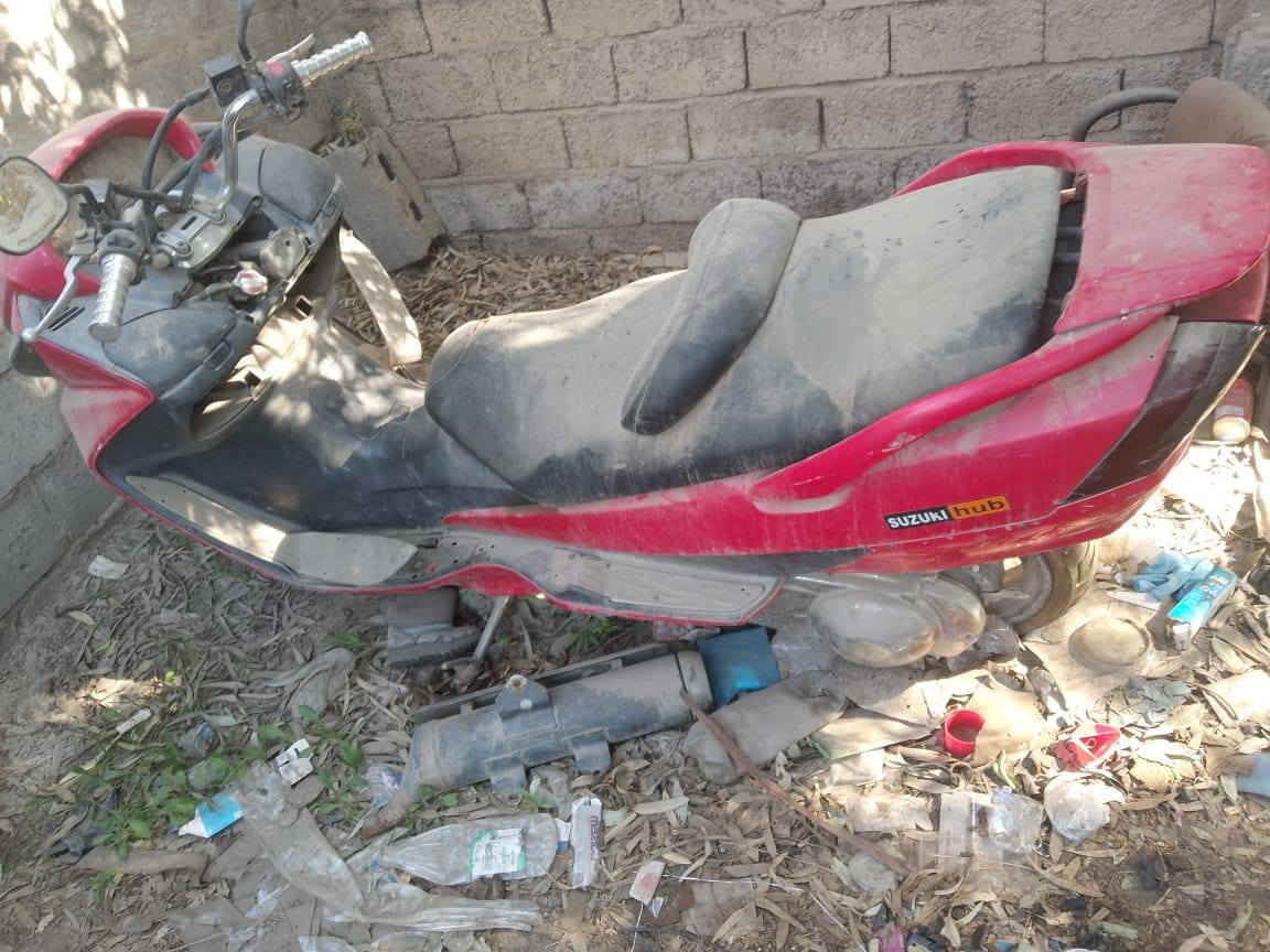 سلام عليكم دراجة سكاي ويف محرك ربع نوزل سويج موبصمة
دراجه محرك شغال بس بيه الراجز والفلوين يراد تبديل سعر ٣٠٠ 

***********
