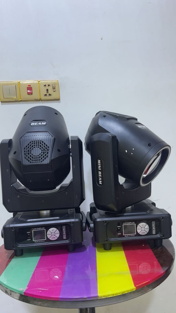 السلام عليگم 

BEAM 230W للبيع 
جدد بل كارتون استخدام فقط منزلي وقليل تشغيل 
ومكسر اناره DMX512 جديد ع ايدي فقط 
وزوج كيبلات المكسر 10M الواحد عدد 2
وكيبل بور 10M
 شباب الاجهزت ع ايدي فقط يعني لا حفله ولا شى 
واتصل وتدلل
هـ***********
