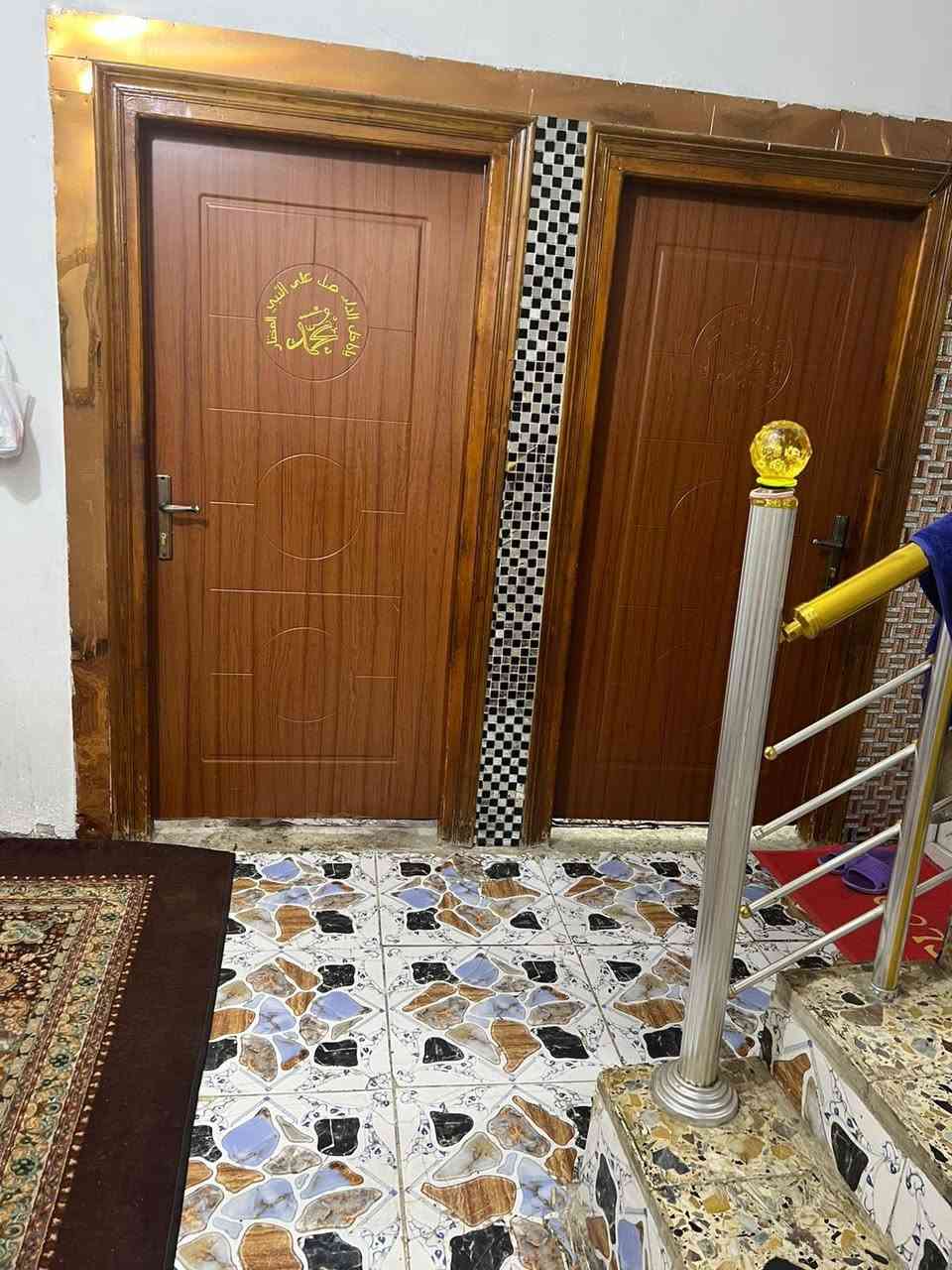 بيت للبيع بمساحه ٨٥ متر مسلح
طابق ونص في منطقة شركة رمضان 
مقابل البانزين خانه قطاع ٦٨ 
البيت اول فرع علئ الشارع يحتوي علئ
استقبال ٣ x ٤ 
مطبخ + صالة + غرفتين نوم ٣ x ٤ 
وخدمات صحية 
وبيتونه مع غرفة في الطابق الثاني 
٦ونص ٤x  بدون سقف + ماء + مجاري +كهرباء 
البيت واقع حال الواجهه٦ونص والنزال ١٢
السعر ٤٥ بي مجال قليل
التواصل ع الرقم
***********
