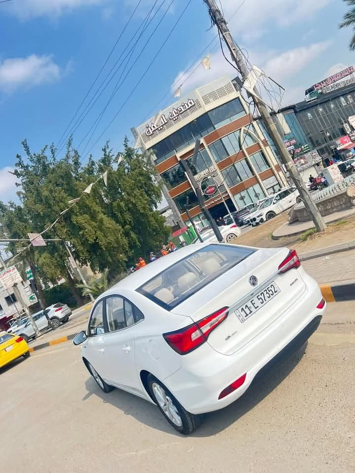 السلام عليكم MG5
موديل 24 
كومفورت
ماشيه 36000
باسمي تحويل مباشر
السعر 115 بي مجال
نظيفه جدا بدون اي طخه ولا صبغ 
فقط شخط بسيط جدا بالچاملغ الخلفي
تدفئة وتبريد شغال فوول
للأستفسار أكثر متواجد واتساب 
‏***********
